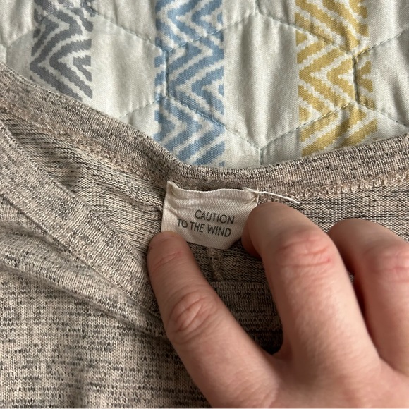 Caution to the wind long sleeve marled beige tie knot top large - Picture 3 of 4